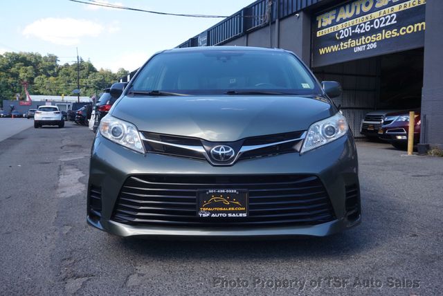 2019 Toyota Sienna LE FWD 8-Passenger - 23093524 - 1