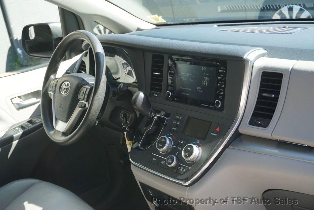 2019 Toyota Sienna LE FWD 8-Passenger - 23093524 - 21