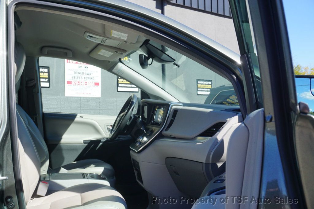 2019 Toyota Sienna LE FWD 8-Passenger - 23093524 - 22