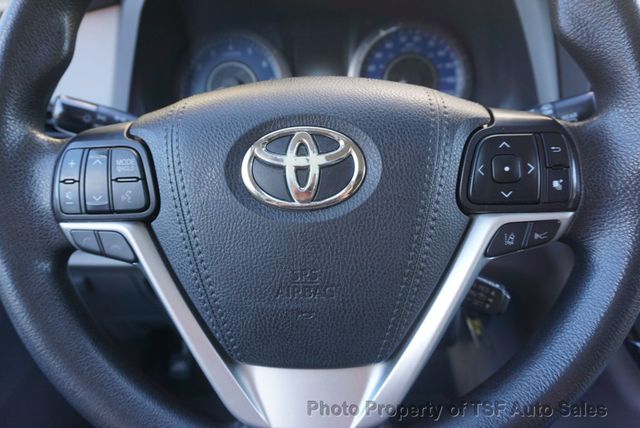 2019 Toyota Sienna LE FWD 8-Passenger - 23093524 - 26