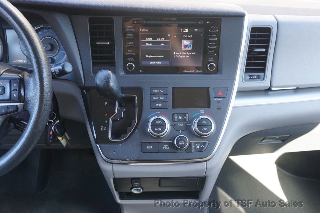 2019 Toyota Sienna LE FWD 8-Passenger - 23093524 - 33