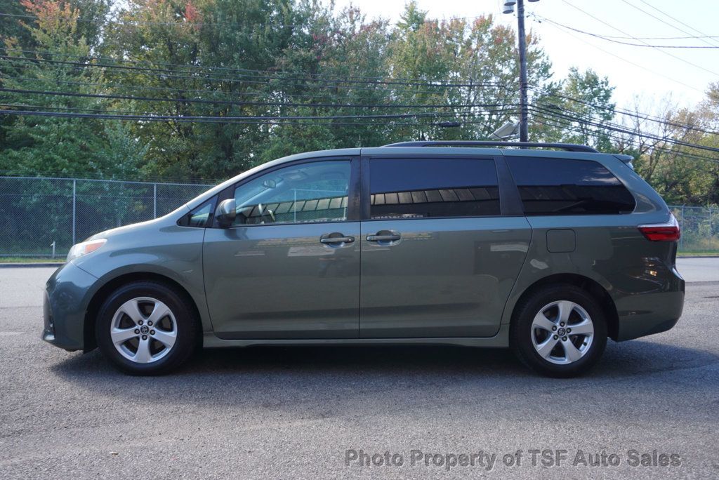 2019 Toyota Sienna LE FWD 8-Passenger - 23093524 - 3
