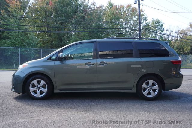 2019 Toyota Sienna LE FWD 8-Passenger - 23093524 - 3