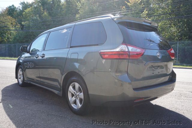 2019 Toyota Sienna LE FWD 8-Passenger - 23093524 - 4