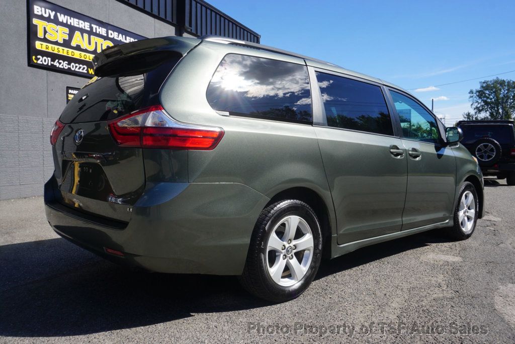 2019 Toyota Sienna LE FWD 8-Passenger - 23093524 - 6