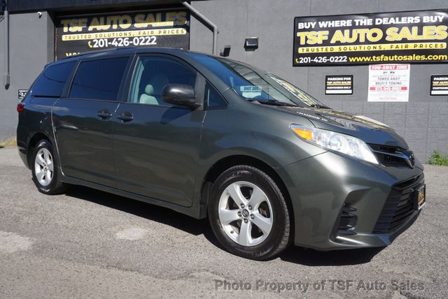 2019 Toyota Sienna LE FWD 8-Passenger - 23093524 - 8