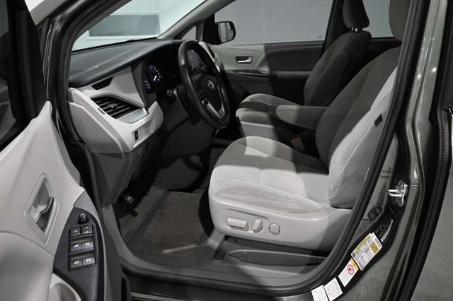 2019 Toyota Sienna LE Mobility FWD 7-Passenger Mobility - 23009991 - 12