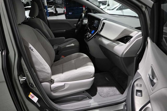 2019 Toyota Sienna LE Mobility FWD 7-Passenger Mobility - 23009991 - 14