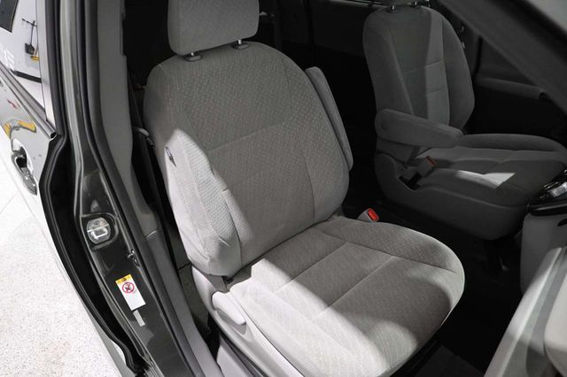 2019 Toyota Sienna LE Mobility FWD 7-Passenger Mobility - 23009991 - 15