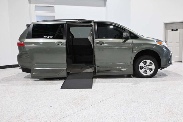2019 Toyota Sienna LE Mobility FWD 7-Passenger Mobility - 23009991 - 16