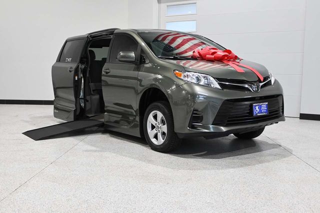 2019 Toyota Sienna LE Mobility FWD 7-Passenger Mobility - 23009991 - 1