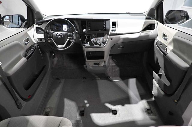 2019 Toyota Sienna LE Mobility FWD 7-Passenger Mobility - 23009991 - 20