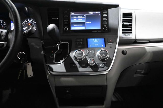 2019 Toyota Sienna LE Mobility FWD 7-Passenger Mobility - 23009991 - 22