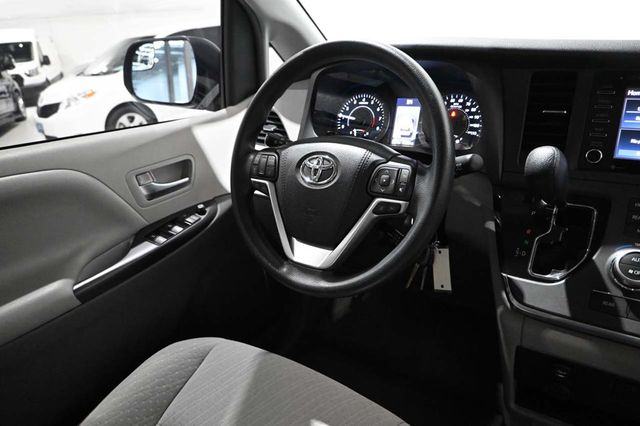 2019 Toyota Sienna LE Mobility FWD 7-Passenger Mobility - 23009991 - 23