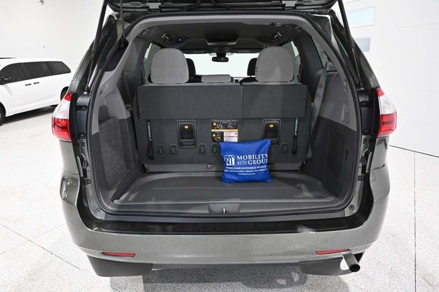 2019 Toyota Sienna LE Mobility FWD 7-Passenger Mobility - 23009991 - 24