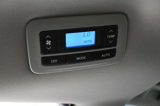 2019 Toyota Sienna LE Mobility FWD 7-Passenger Mobility - 23009991 - 28