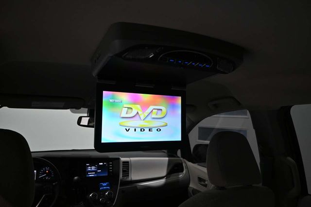 2019 Toyota Sienna LE Mobility FWD 7-Passenger Mobility - 23009991 - 29