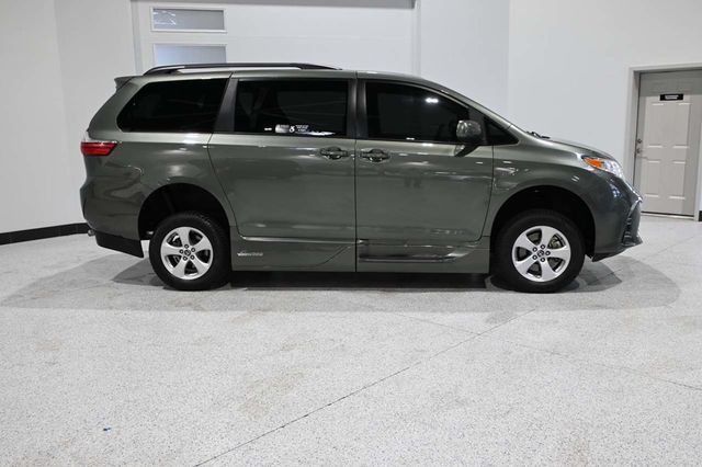 2019 Toyota Sienna LE Mobility FWD 7-Passenger Mobility - 23009991 - 4