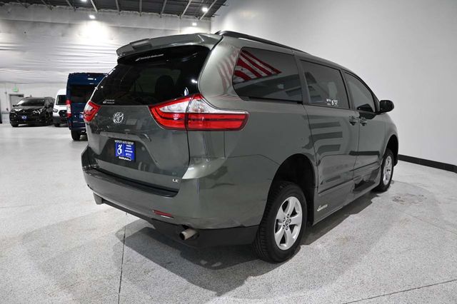 2019 Toyota Sienna LE Mobility FWD 7-Passenger Mobility - 23009991 - 5