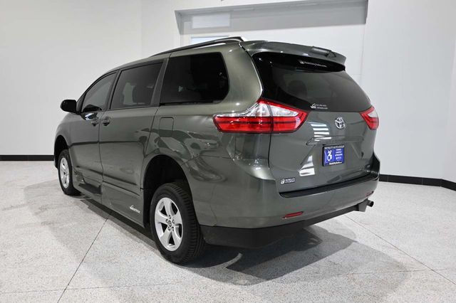 2019 Toyota Sienna LE Mobility FWD 7-Passenger Mobility - 23009991 - 7
