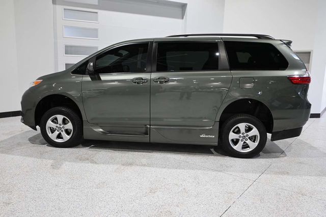 2019 Toyota Sienna LE Mobility FWD 7-Passenger Mobility - 23009991 - 8