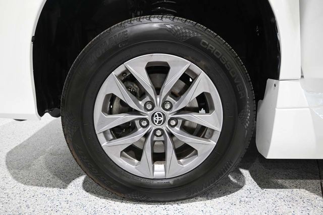 2019 Toyota Sienna LE Mobility FWD 7-Passenger Mobility - 23052839 - 11