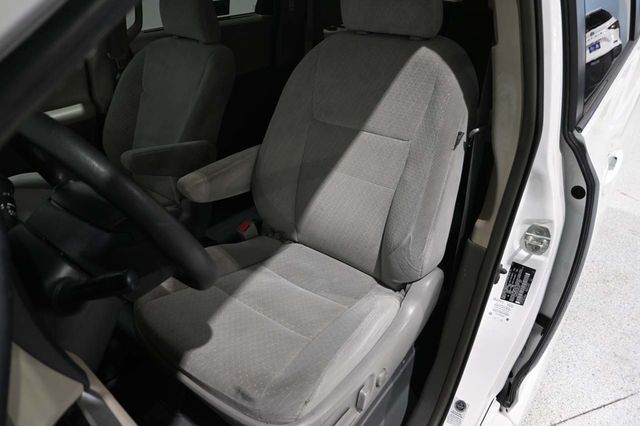 2019 Toyota Sienna LE Mobility FWD 7-Passenger Mobility - 23052839 - 13