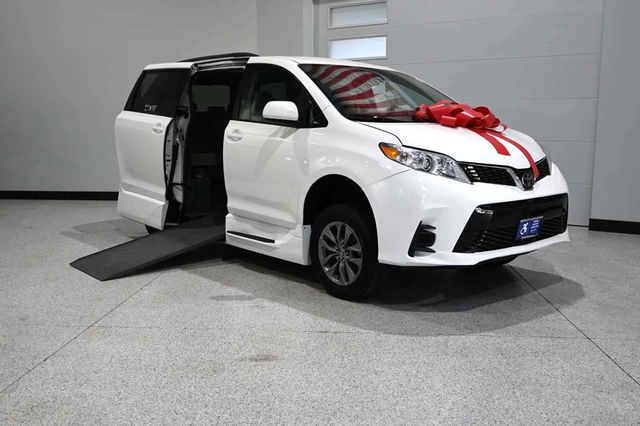 2019 Toyota Sienna LE Mobility FWD 7-Passenger Mobility - 23052839 - 1