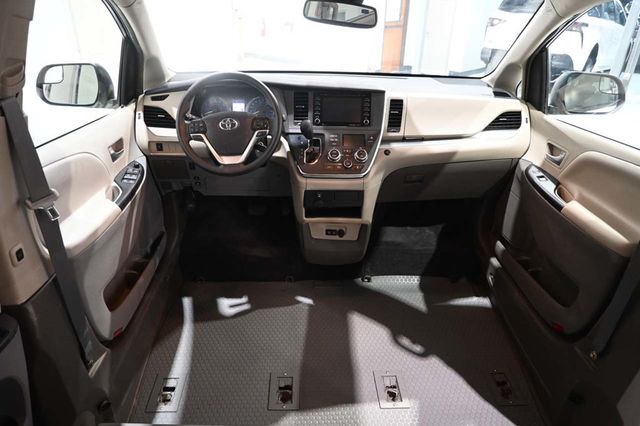 2019 Toyota Sienna LE Mobility FWD 7-Passenger Mobility - 23052839 - 20