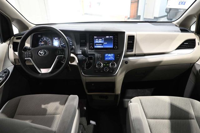 2019 Toyota Sienna LE Mobility FWD 7-Passenger Mobility - 23052839 - 21