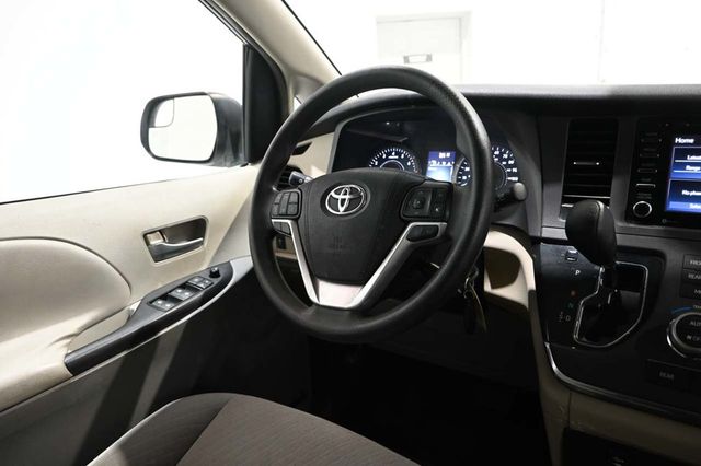 2019 Toyota Sienna LE Mobility FWD 7-Passenger Mobility - 23052839 - 23