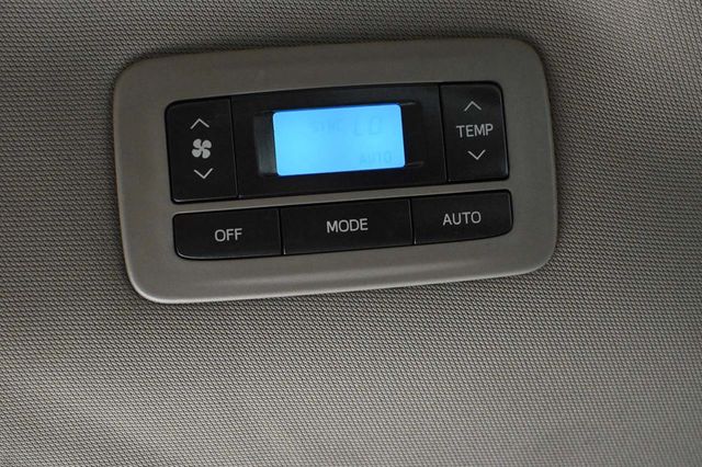 2019 Toyota Sienna LE Mobility FWD 7-Passenger Mobility - 23052839 - 28