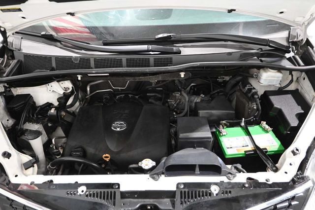 2019 Toyota Sienna LE Mobility FWD 7-Passenger Mobility - 23052839 - 34