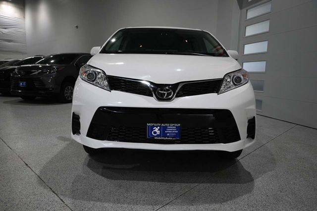 2019 Toyota Sienna LE Mobility FWD 7-Passenger Mobility - 23052839 - 3