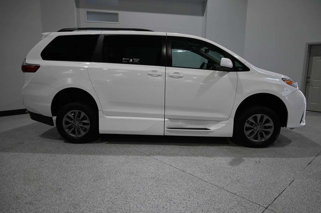 2019 Toyota Sienna LE Mobility FWD 7-Passenger Mobility - 23052839 - 4