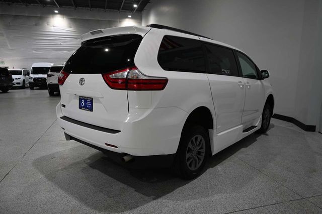 2019 Toyota Sienna LE Mobility FWD 7-Passenger Mobility - 23052839 - 5