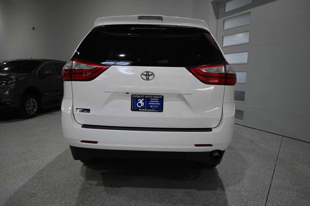 2019 Toyota Sienna LE Mobility FWD 7-Passenger Mobility - 23052839 - 6