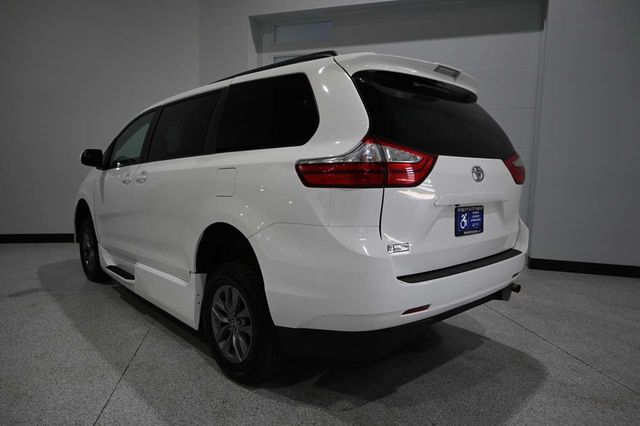 2019 Toyota Sienna LE Mobility FWD 7-Passenger Mobility - 23052839 - 7
