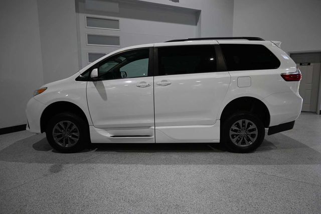 2019 Toyota Sienna LE Mobility FWD 7-Passenger Mobility - 23052839 - 8