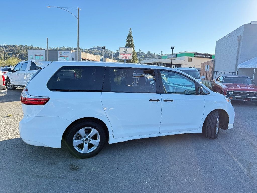 2019 Toyota Sienna L FWD 7-Passenger - 22933856 - 9