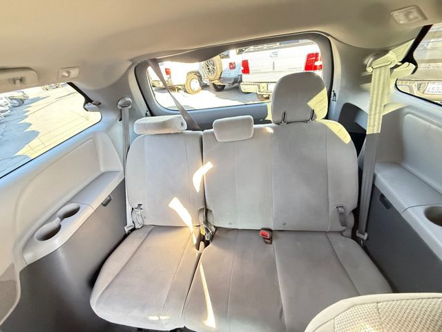 2019 Toyota Sienna L FWD 7-Passenger - 22933856 - 14