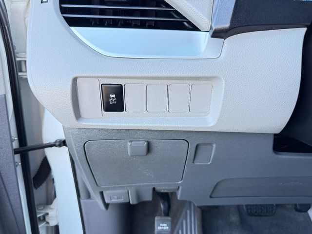 2019 Toyota Sienna L FWD 7-Passenger - 22933856 - 19