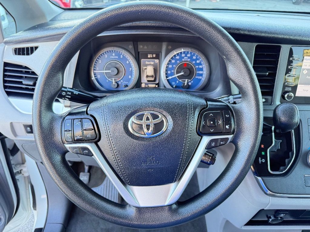 2019 Toyota Sienna L FWD 7-Passenger - 22933856 - 20