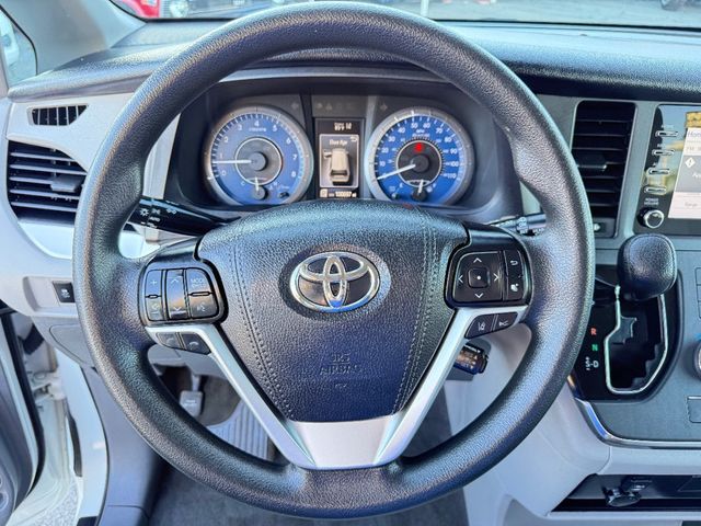 2019 Toyota Sienna L FWD 7-Passenger - 22933856 - 20