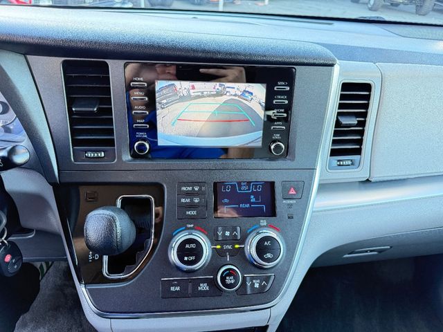2019 Toyota Sienna L FWD 7-Passenger - 22933856 - 25