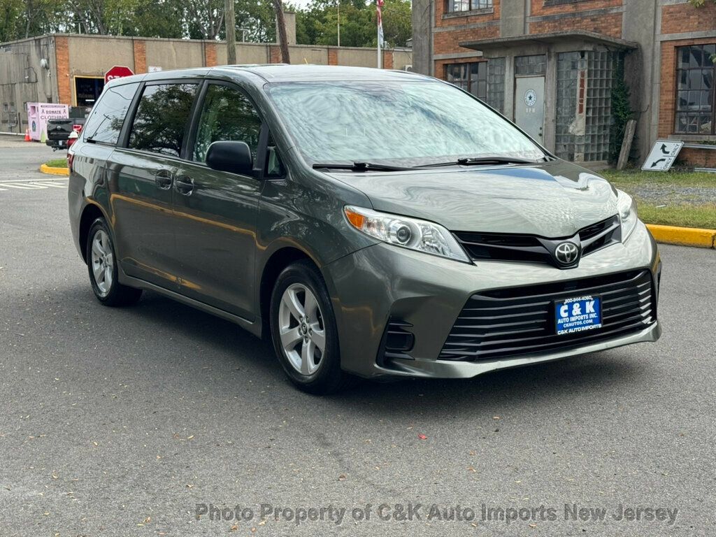 2019 Toyota Sienna L photo 7