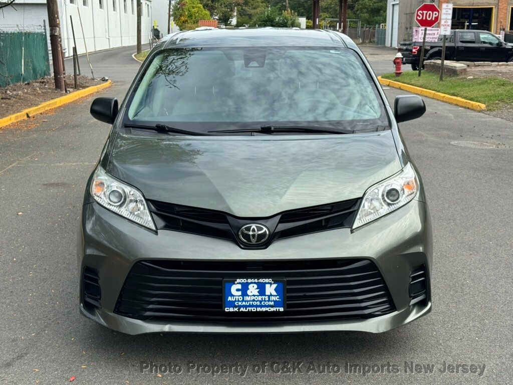 2019 Toyota Sienna L photo 8