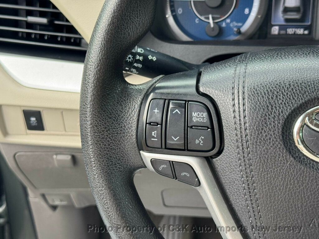 2019 Toyota Sienna L photo 12