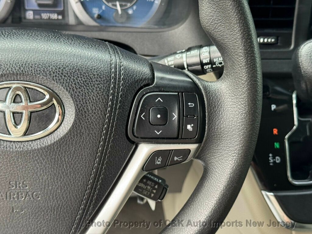 2019 Toyota Sienna L photo 13