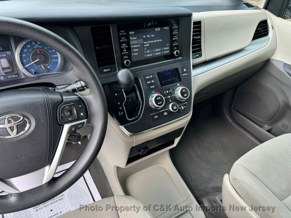 2019 Toyota Sienna L photo 15